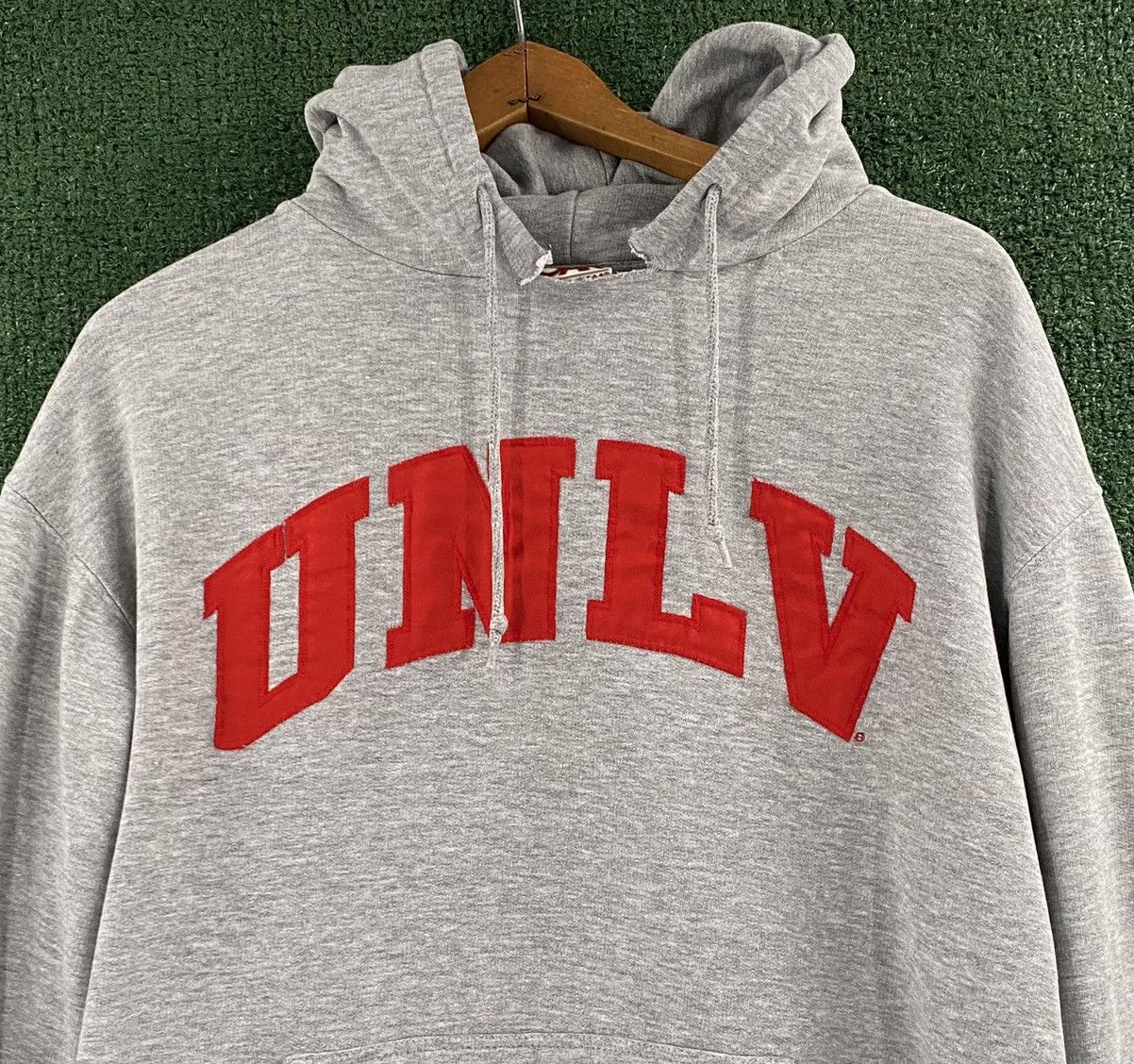 Vintage Vintage Y2K UNLV University Of Nevada Las Vegas Hoodie Size XL / US 12-14 / IT 48-50 - 2 Thumbnail