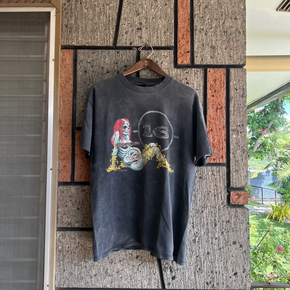 Band Tees VTG ‘90s 16 Curves That Kick Pushead Band Tee Shirt Size US XL / EU 56 / 4 - 2 Thumbnail