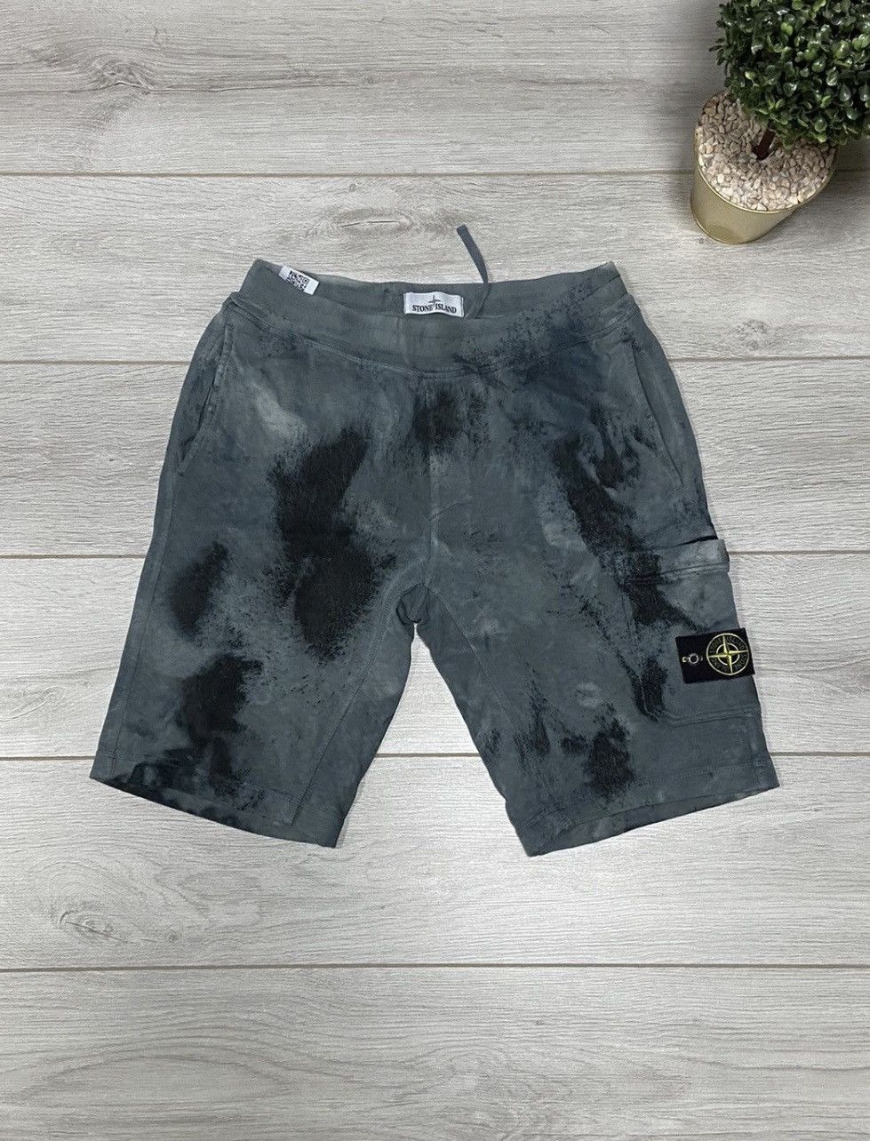 Stone Island Stone Island tie dye garment badge shorts camo Size US 32 / EU 48 - 1 Thumbnail