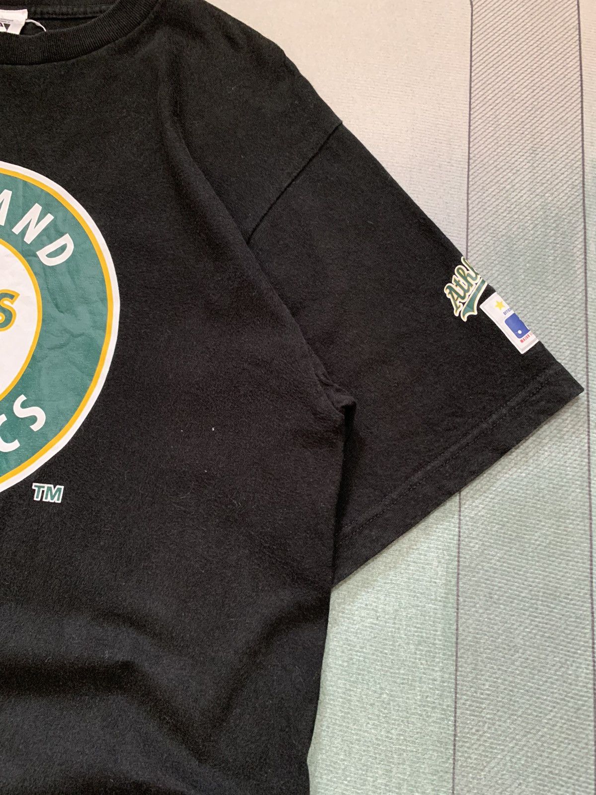 Japanese Brand Vintage Y2K Oakland Athletics Tee Size XL Size US XL / EU 56 / 4 - 5 Thumbnail