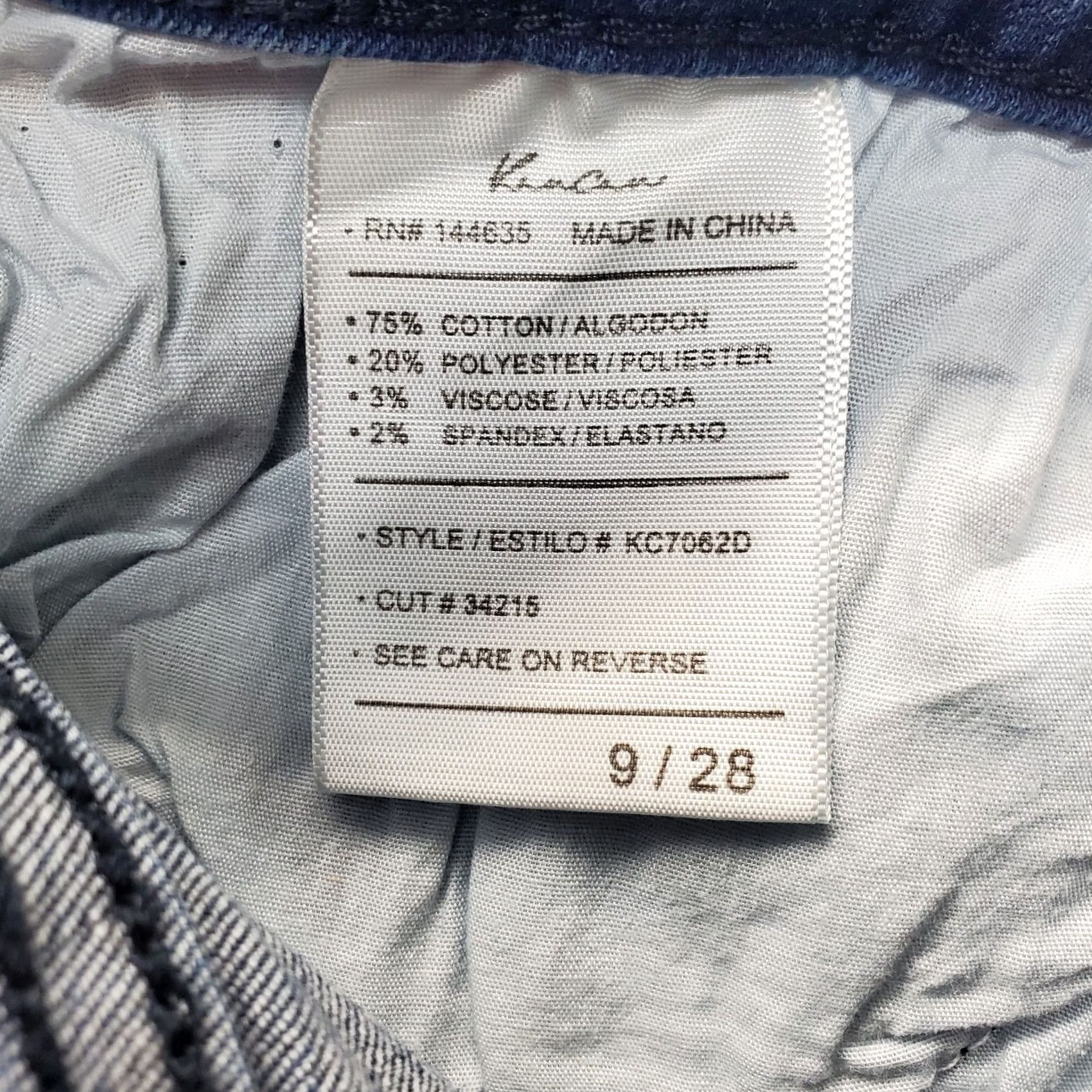 Vintage KanCan Jeans Shorts Womens Size 9/28 Blue Denim 5-Pocket Design Cuffed Hem Jeans Shorts Womens Size 9/28 Blue Denim Size 30" / US 8 / IT 44 - 6 Thumbnail