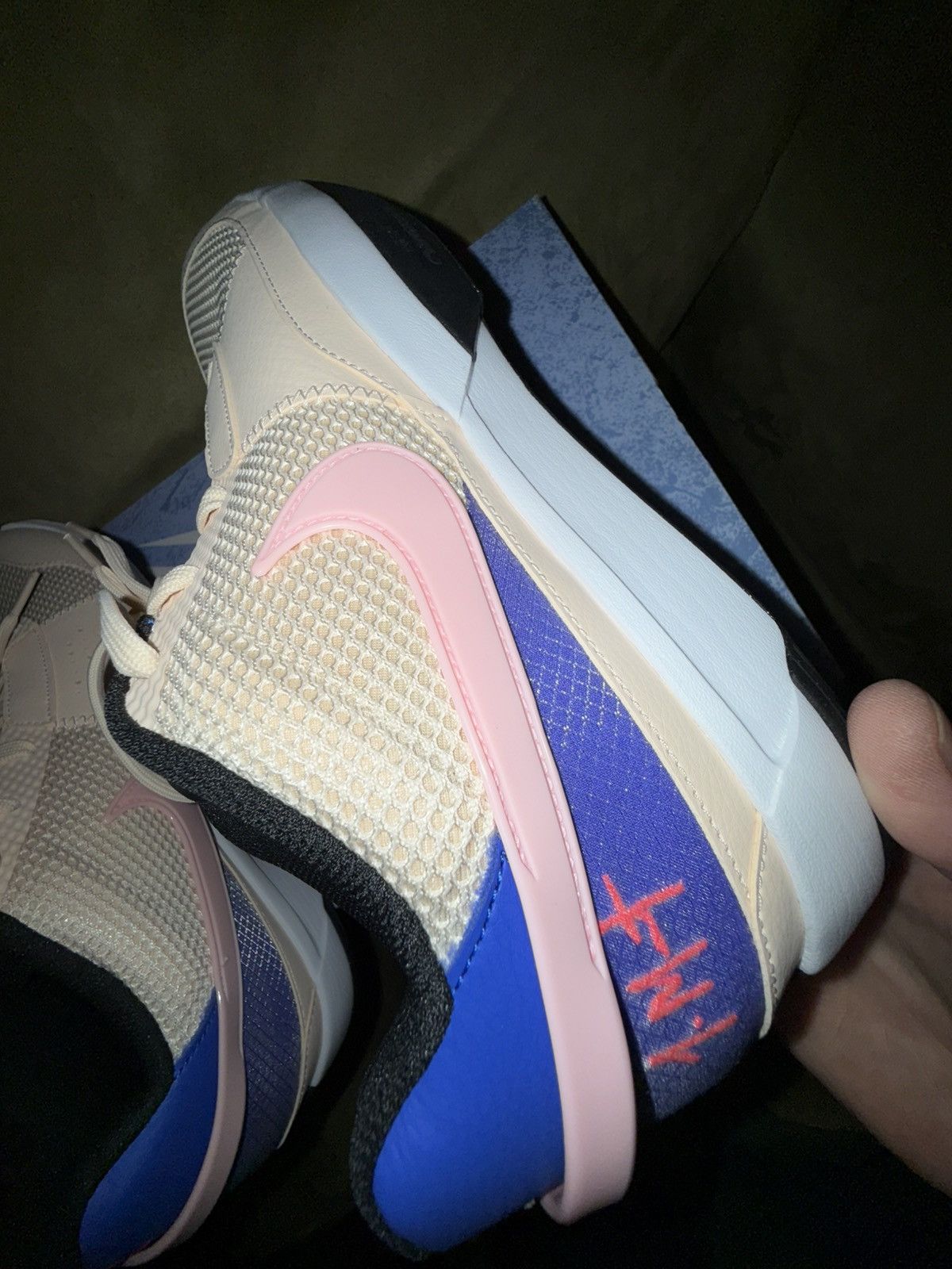 Nike Nike Ja 1 Guava Ice low sz11, Ja Morant New in Box DS pink Size US 11 / EU 44 - 19 Thumbnail