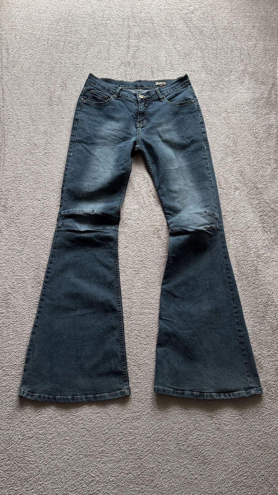 Le Grande Bleu (L.G.B.) Flared Double Knee Y2K vintage Crazy Jean ifsixwasnine vibe Size 32" / US 10 / IT 46 - 1 Thumbnail