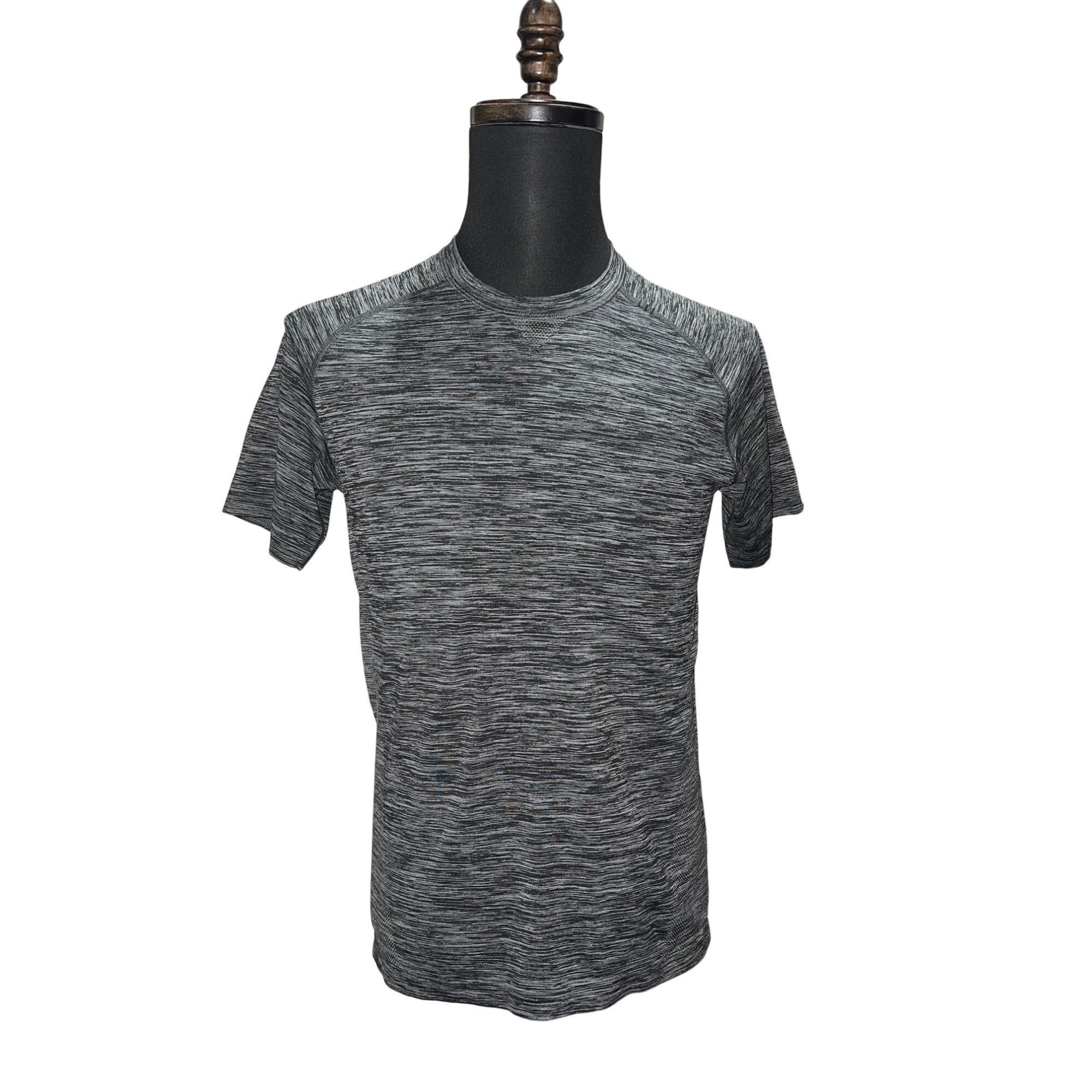 Other 𝓛𝓾𝓵𝓾𝓵𝓮𝓶𝓸𝓷 — Ⓗⓔⓐⓣⓗⓔⓡ Gray Short Sleeve T-Shirt Size US S / EU 44-46 / 1 - 1 Thumbnail