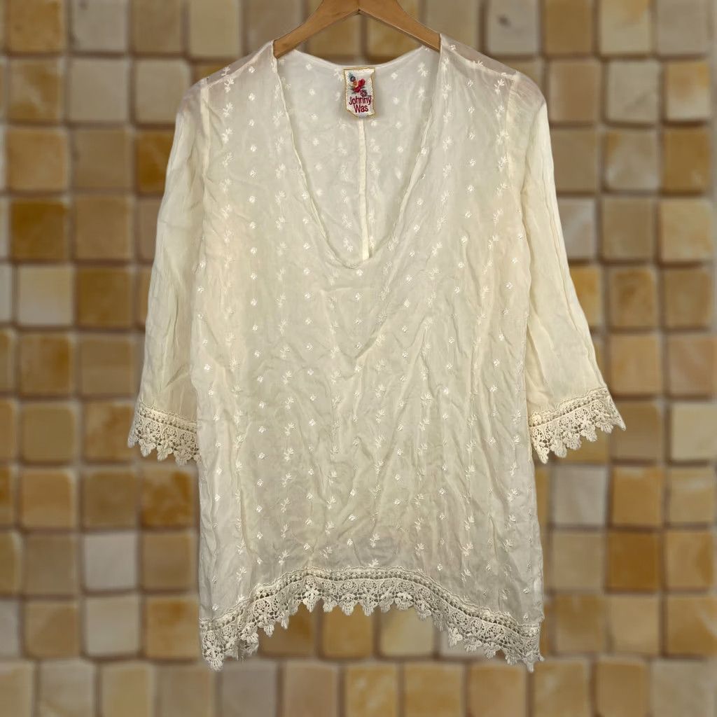 Johnny Was Johnny Was Tunic Blouse XS White Floral Embroidered Knit Rayon Scoop Neck Long Sleeve Relaxed Womens Hanstyle Size XS / US 0-2 / IT 36-38 - 1 Thumbnail