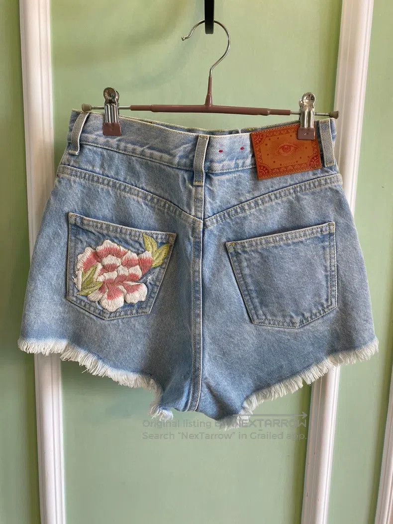 Gucci Gucci Embroidered floral denim shorts Size 26" / US 2 / IT 38 - 4 Thumbnail