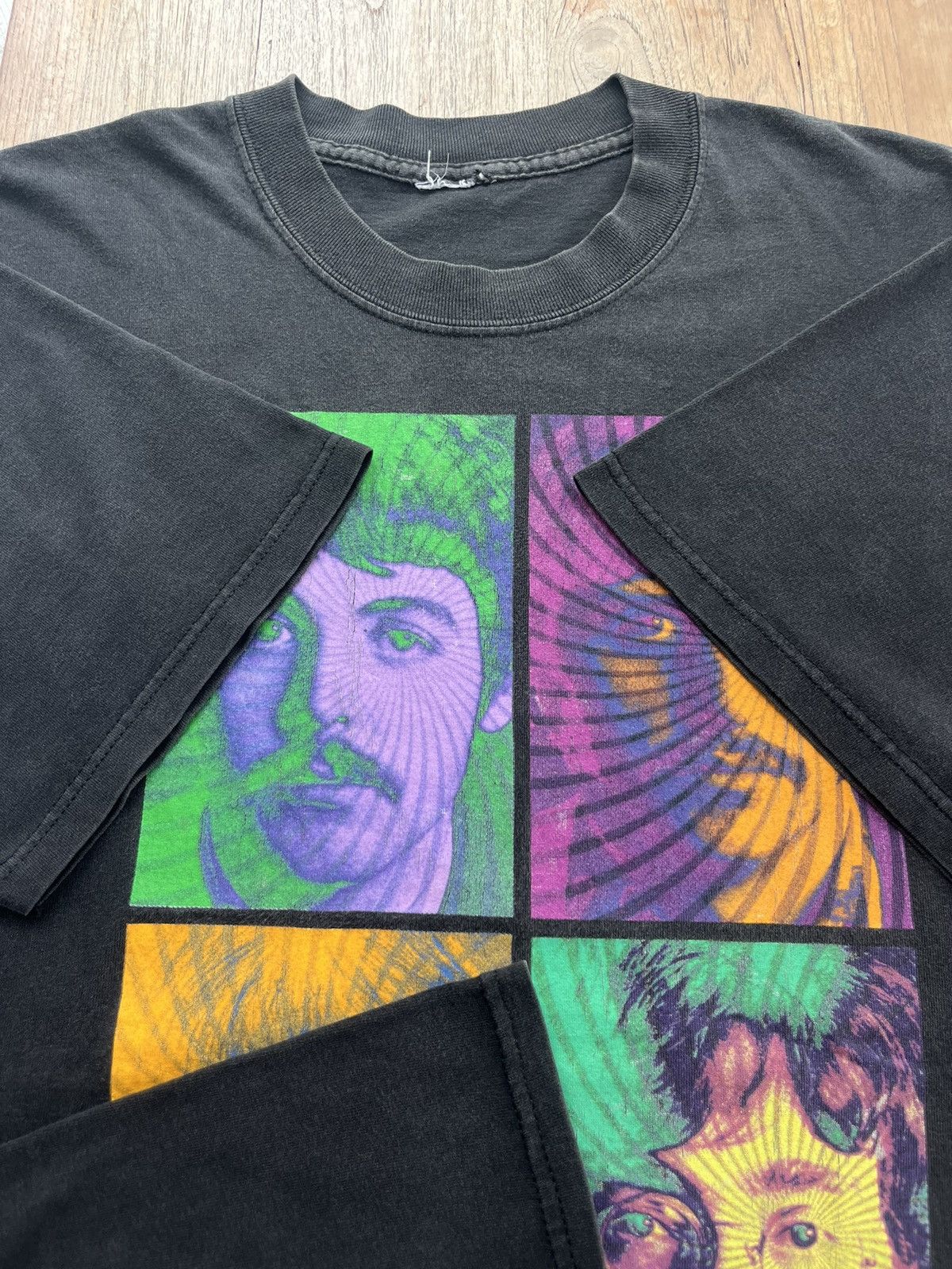 Vintage Vintage THE BEATLES Psychedelic Photos Art 1998’s T-shirt Size US XL / EU 56 / 4 - 8 Thumbnail