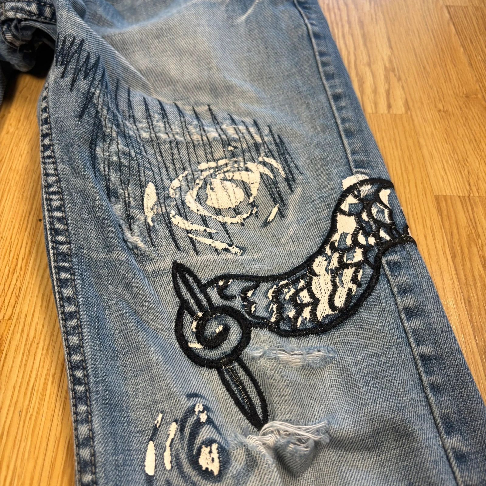 Japanese Brand K&M Dragon Embroidered Distressed Jeans Y2K Size US 31 - 5 Thumbnail