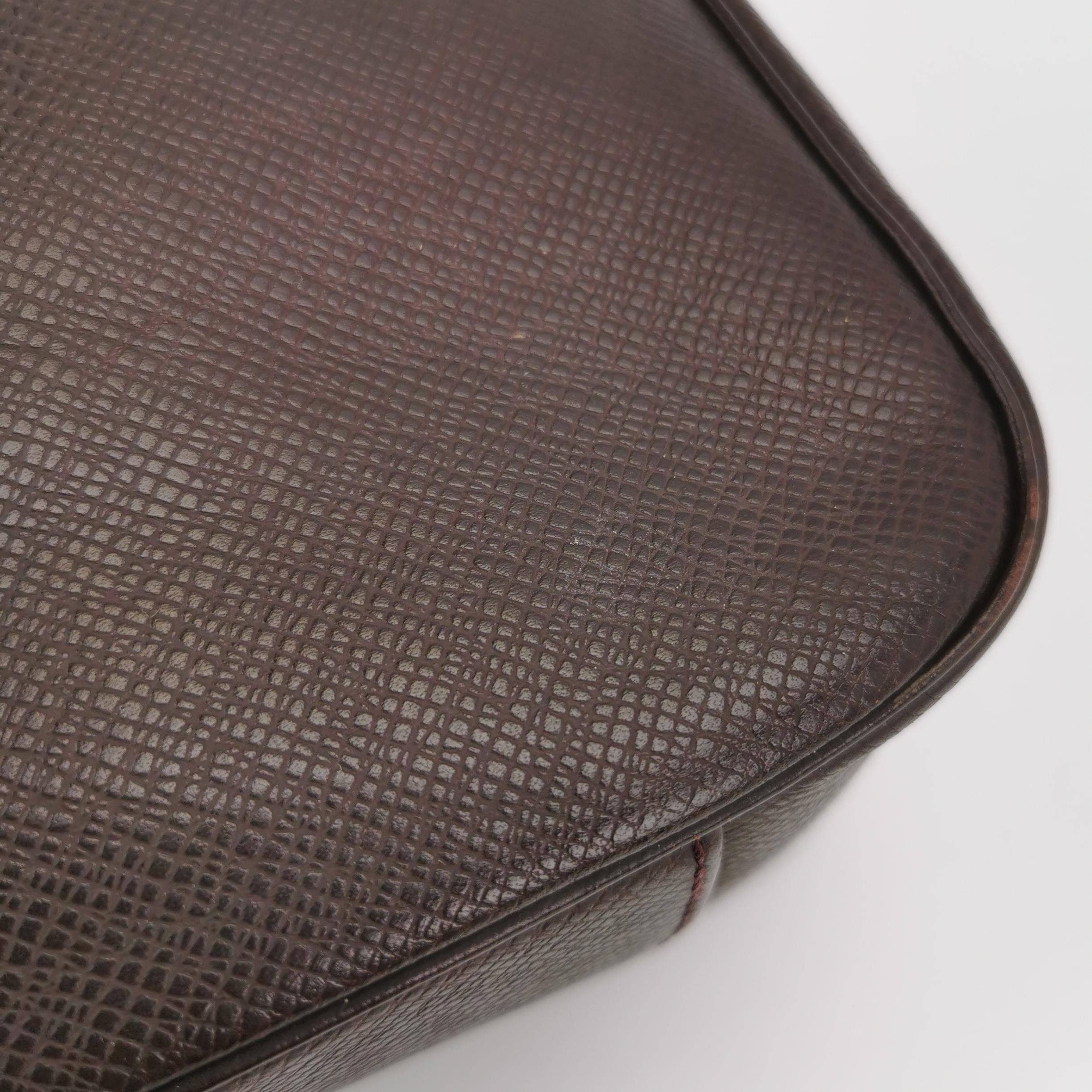 Louis Vuitton Louis Vuitton (LV) Cowhide solid color zipper embossed lett Size ONE SIZE - 7 Thumbnail