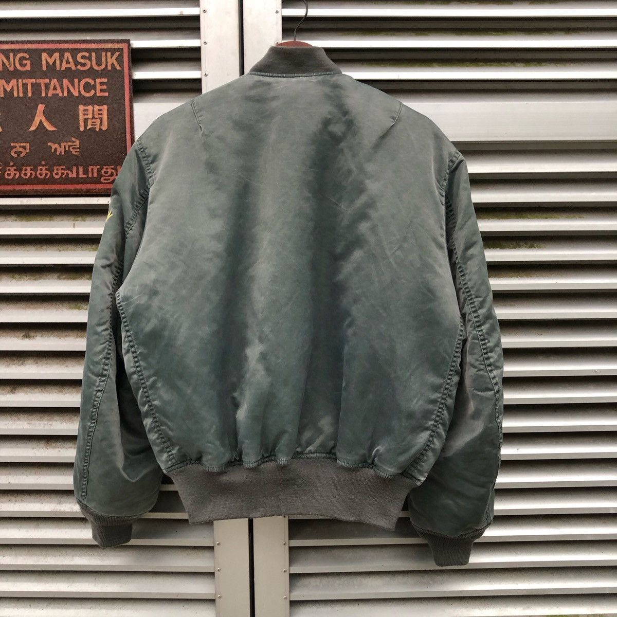 Vintage Vintage Sun Faded CAPABLE Intermediate Ma-1 Bomber Jacket Size US M / EU 48-50 / 2 - 6 Thumbnail