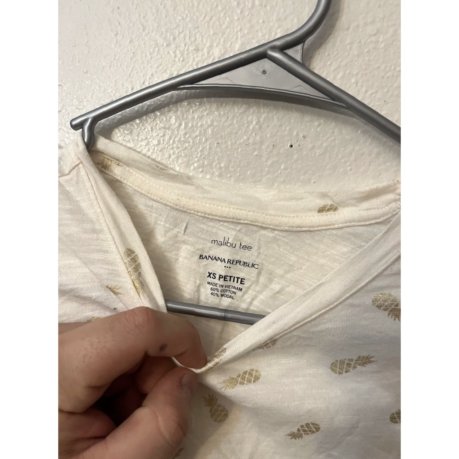 Banana Republic Banana Republic Tee Shirt Petite XS PXS T-Shirt Short Sleeve V-Neck Multicolor Cotton Modal Womens 90s Pineapple Malibu Tee Size XS / US 0-2 / IT 36-38 - 2 Thumbnail