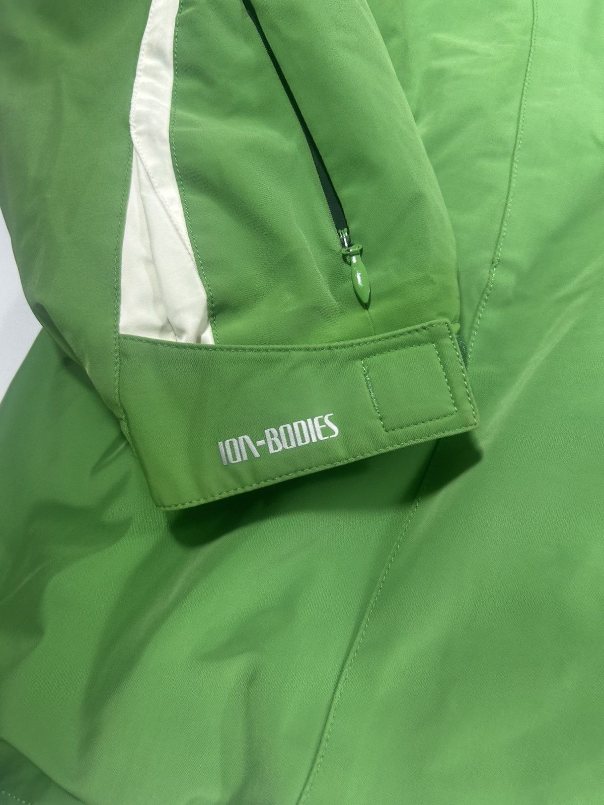 Descente LARGE MENS DECENTE AIRDRIVE TITAN THERMO HOODED JACKET Size US L / EU 52-54 / 3 - 9 Thumbnail