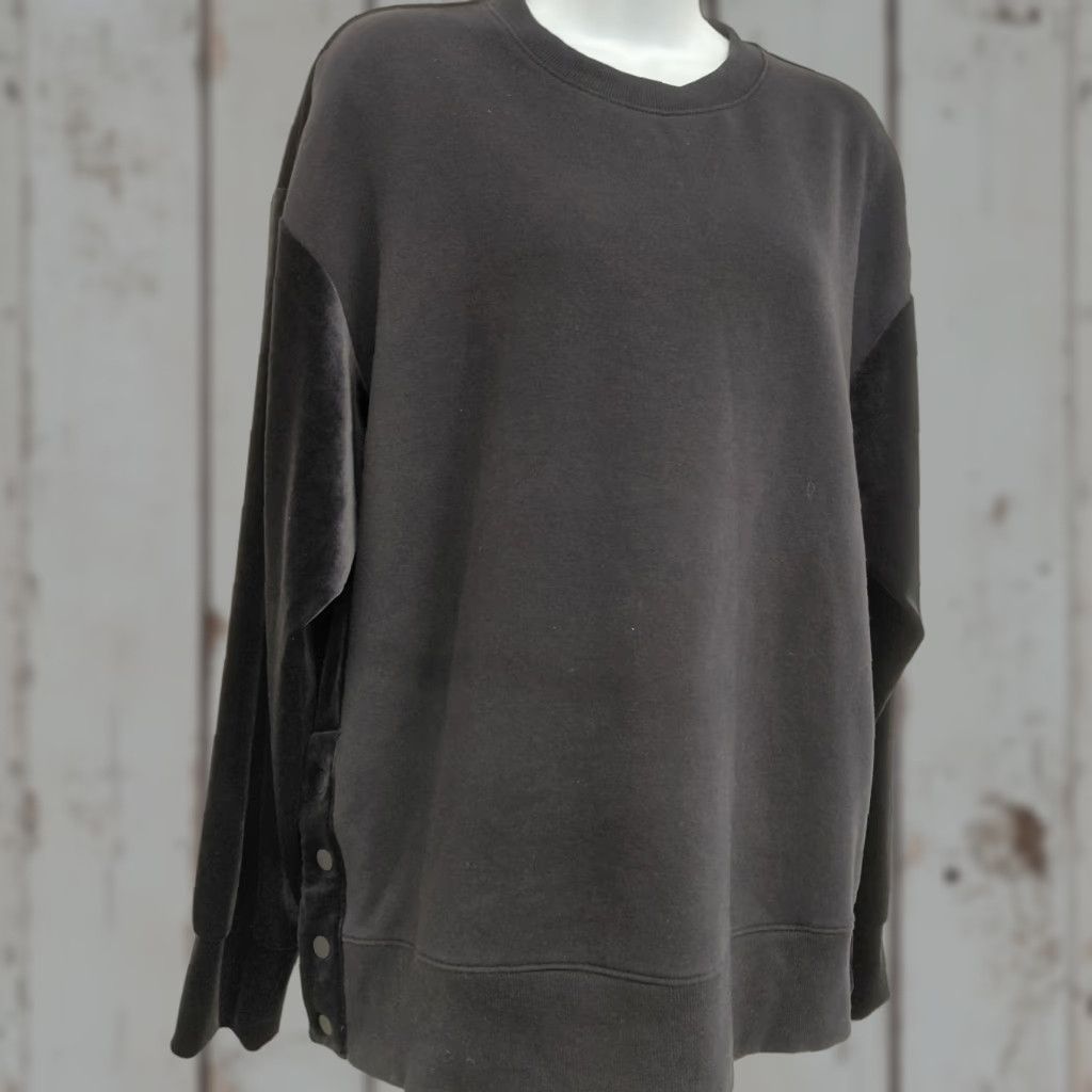 Athleta **Black Athleta Blouse Women Medium Knit Velour Tunic** The **Black Athleta Blouse Women Medium Knit Velour Tunic** Size M / US 6-8 / IT 42-44 - 1 Thumbnail