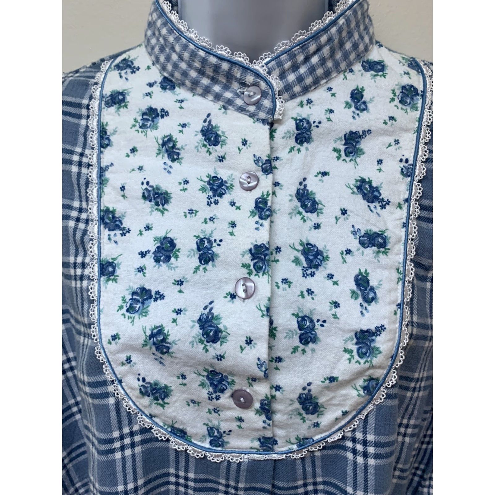 Vintage Vtg Cotton Flannel Plaid Nightshirt Nightgown M Prairie Modest Made USA Gilligan O'Malley Blue 44 Chest M Regular Womens? Mens? Size M / US 6-8 / IT 42-44 - 3 Thumbnail