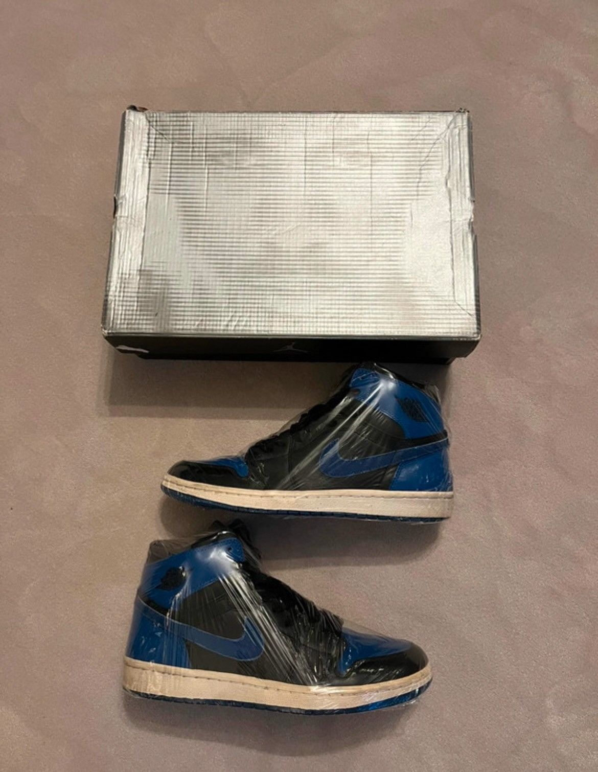 Nike RARE Jordan 1 “royal blue” 1/27000 release 2001 Size US 8.5 / EU 41-42 - 1 Thumbnail