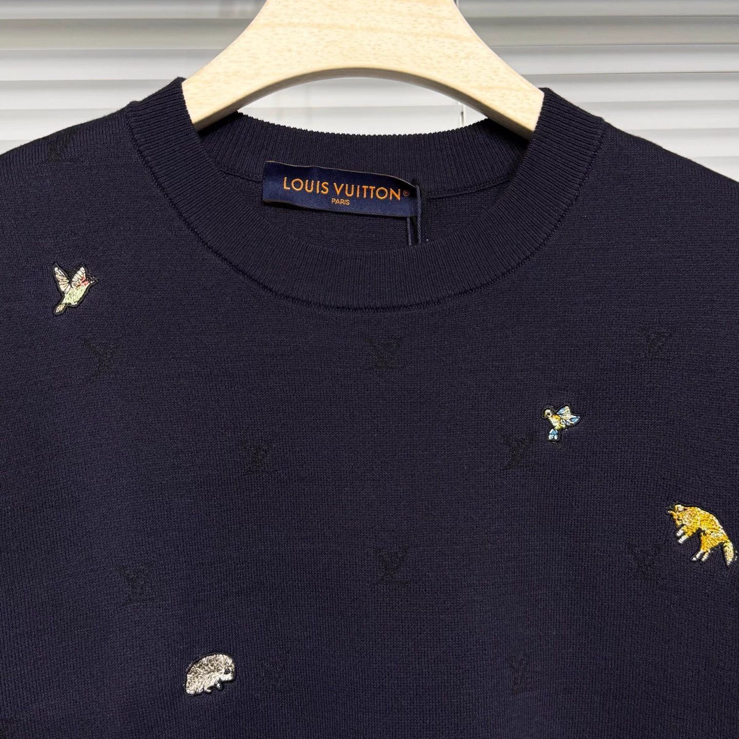 Louis Vuitton LV Monogram Animal Embroidered Wool Blend Sweater L Size US L / EU 52-54 / 3 - 3 Thumbnail