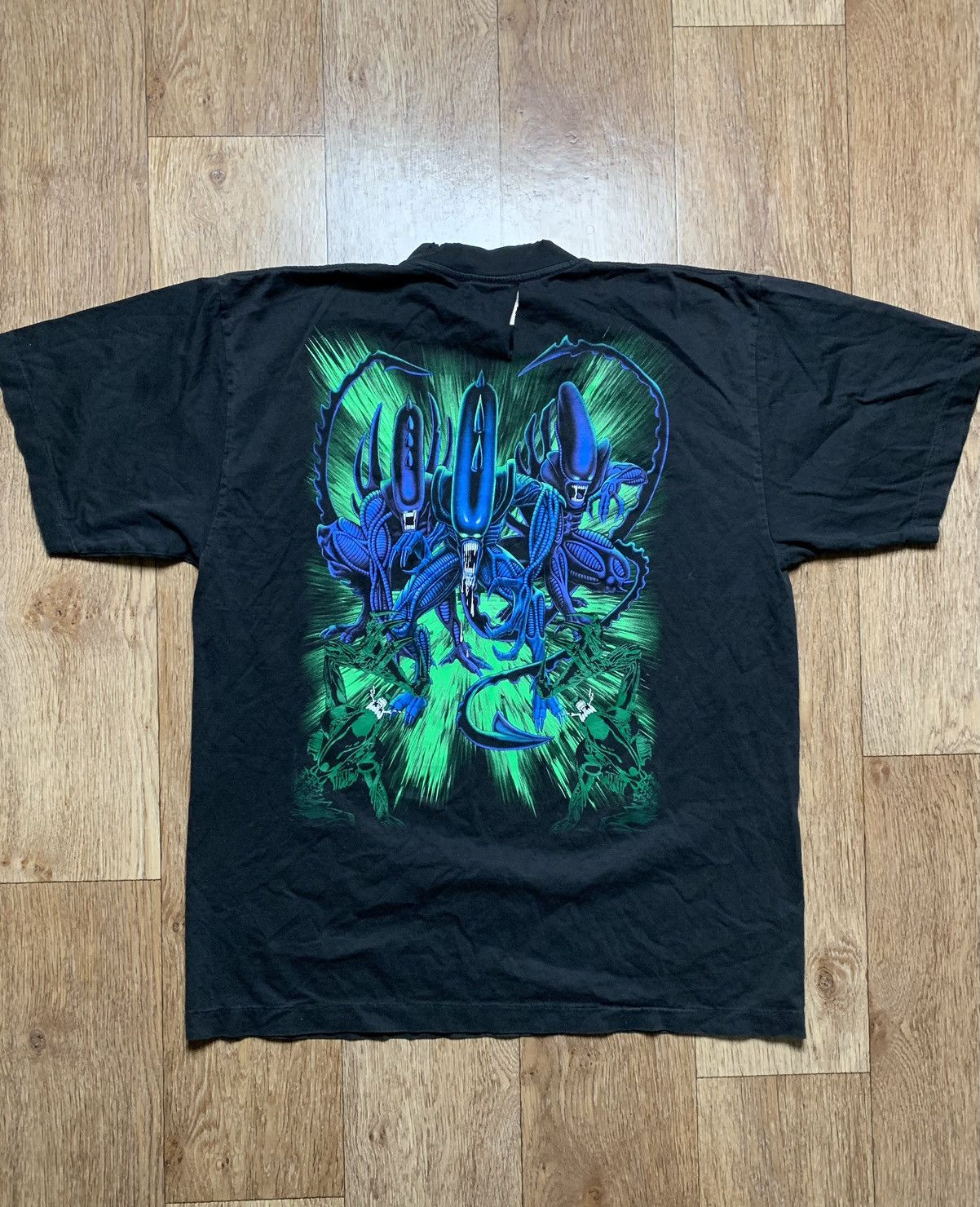 Vintage Vintage distressed Aliens Movie over print graphic t shirt Size US XL / EU 56 / 4 - 13 Thumbnail