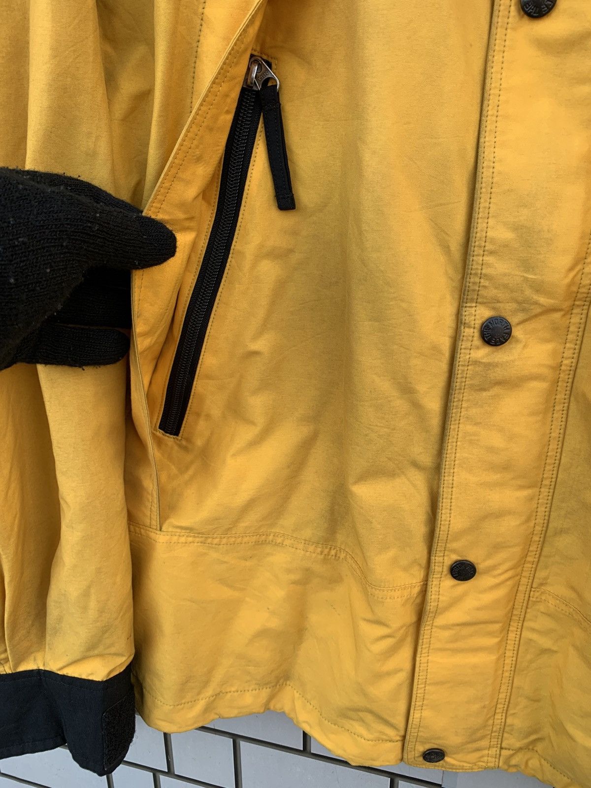 The North Face Vintage The North Face Gore-Tex Hoodie Jacket Size US L / EU 52-54 / 3 - 12 Thumbnail