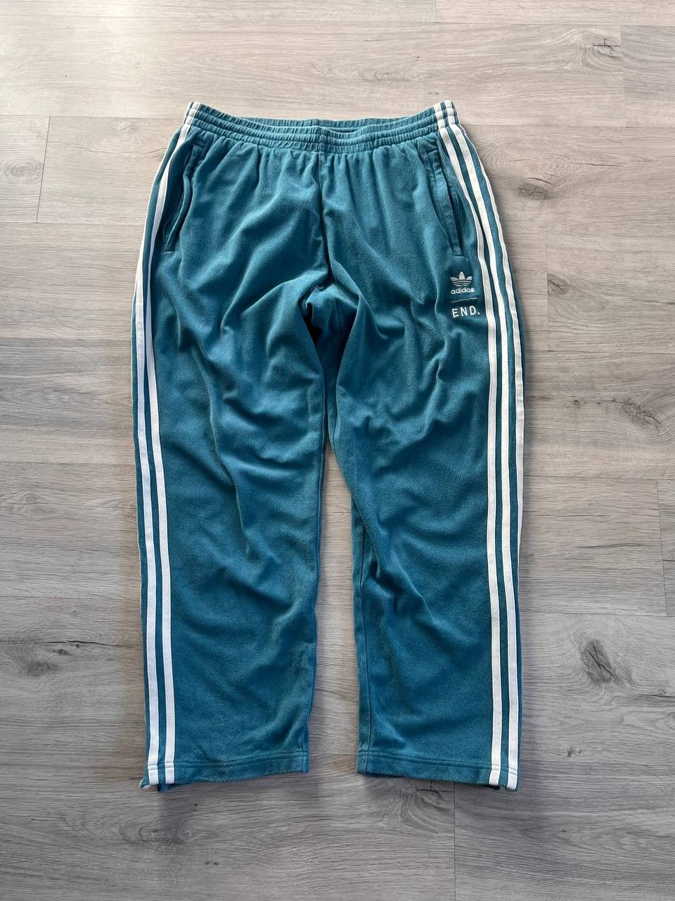 Adidas Adidas Velver Pants Streetwear Size US 36 / EU 52 - 3 Thumbnail