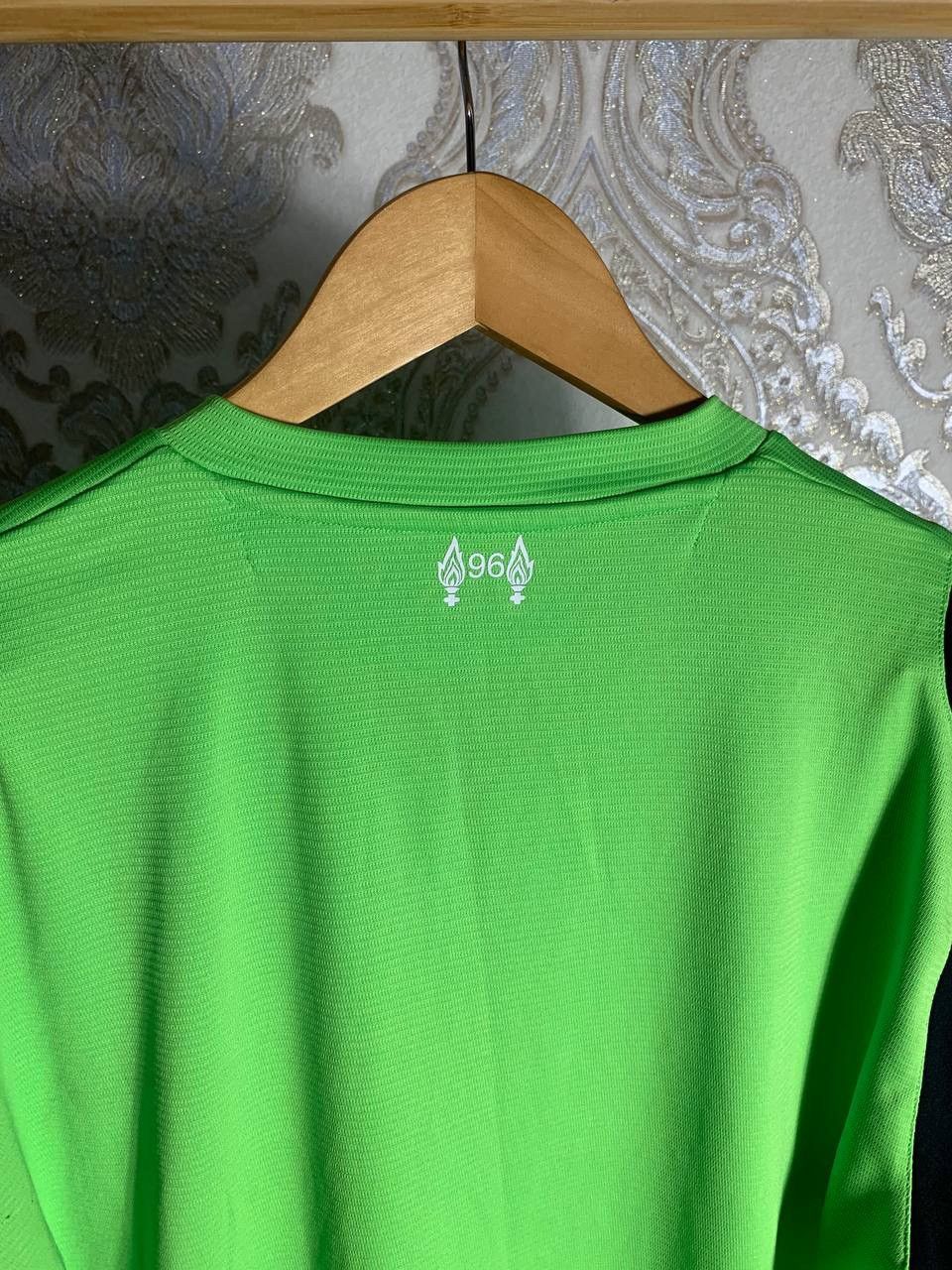 New Balance VINTAGE NEW BALANCE FC LIVERPOOL ENGLAND SOCCER JERSEY Y2K Size US XL / EU 56 / 4 - 8 Thumbnail