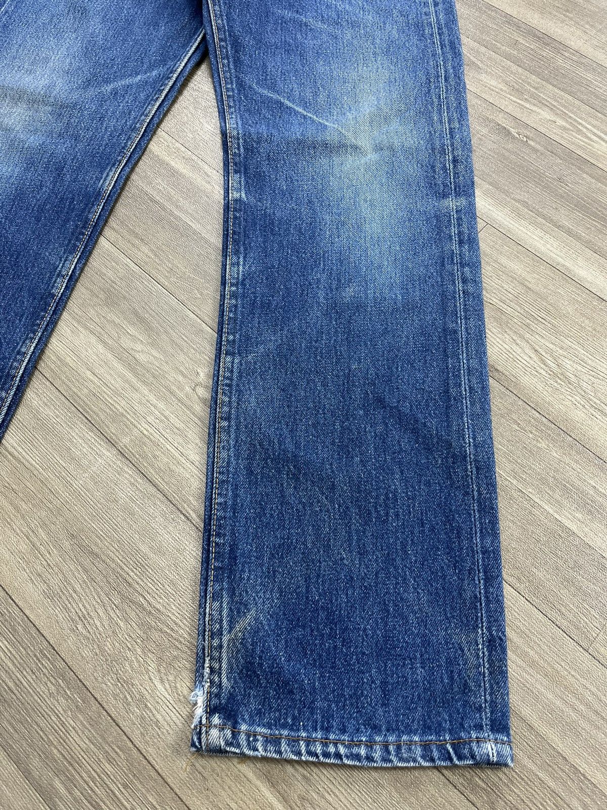 Levi's Vintage Clothing 🇺🇸1990s Vintage Levis 501XX 30x32 Distressed Faded Blue Jeans Size US 30 / EU 46 - 4 Thumbnail
