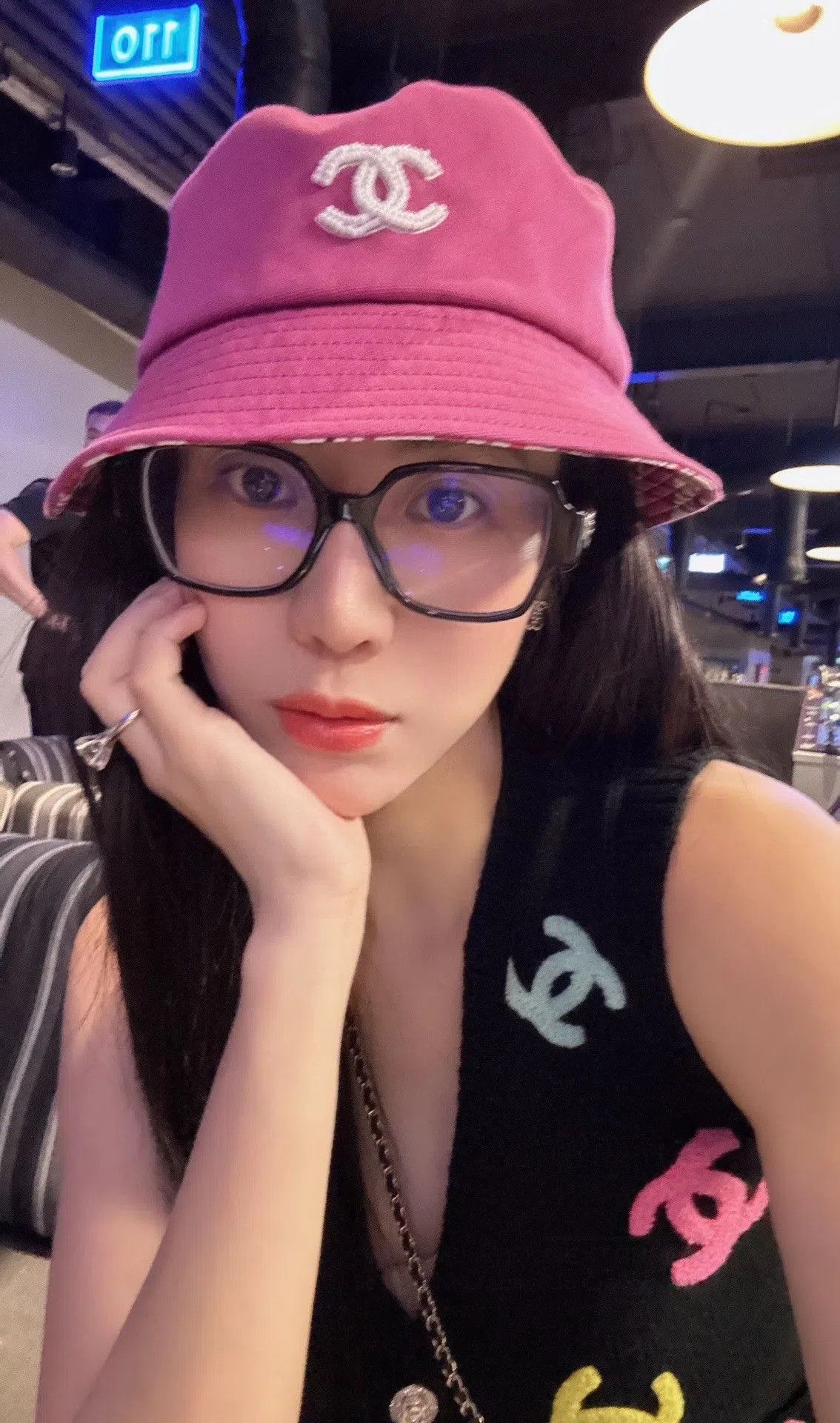 Chanel Chanel Pearl CC Logo Bucket Hat. Size ONE SIZE - 7 Thumbnail
