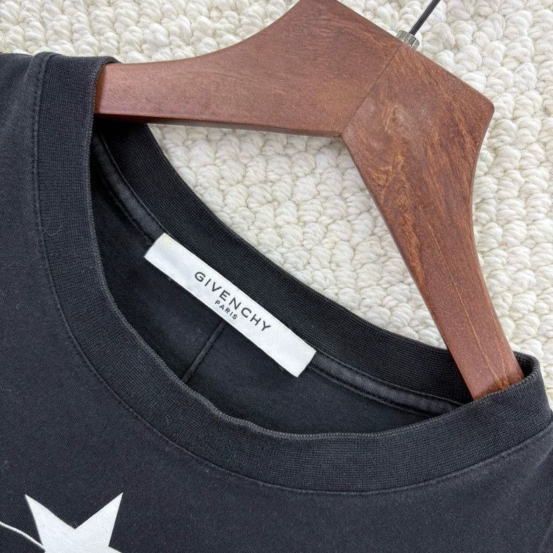 Givenchy Givenchy Black T-Shirt with Gorilla Pattern Size US S / EU 44-46 / 1 - 3 Thumbnail