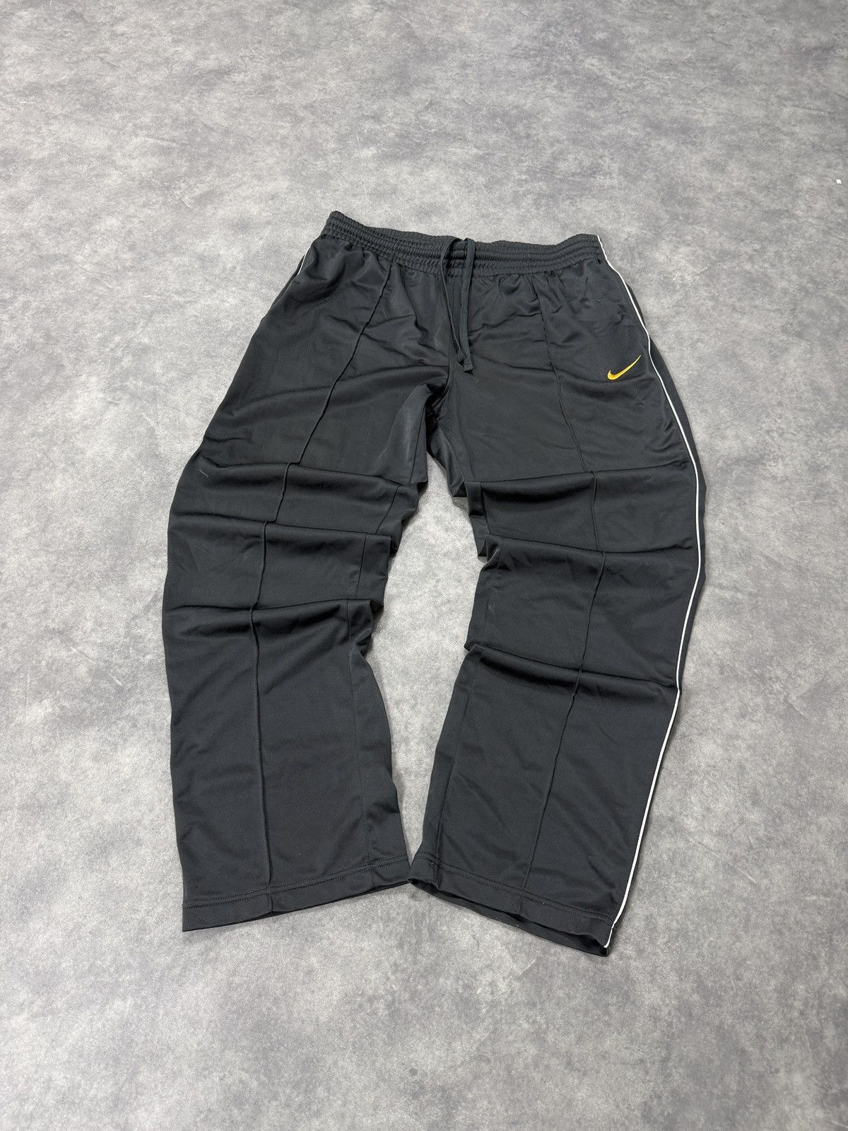 Nike Vintage vibe sweatpants nike retro wideleg y2k trackpants Size US 34 / EU 50 - 1 Thumbnail