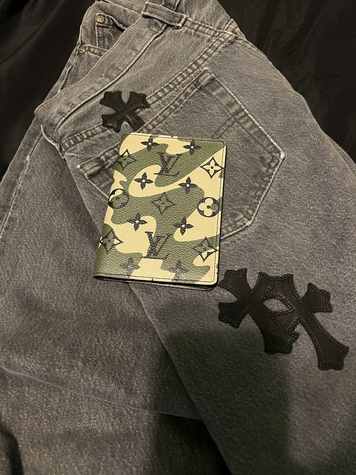 Louis Vuitton Louis Vuitton x Murakami Monogramouflage passport cover