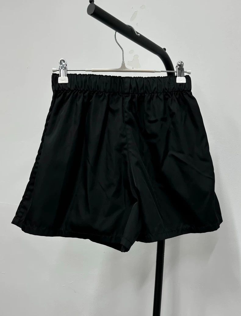 Prada Prada Metal Triangle Black Shorts 2504-Nextarrow Size US 36 / EU 52 - 2 Thumbnail