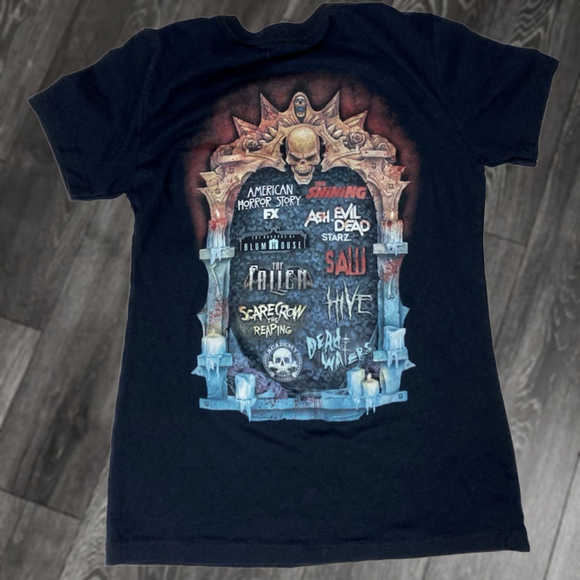 Vintage VINTAGE Universal Studios Halloween Horror Nights 2017 Graphic T-Shirt Women XS Size XS / US 0-2 / IT 36-38 - 1 Thumbnail