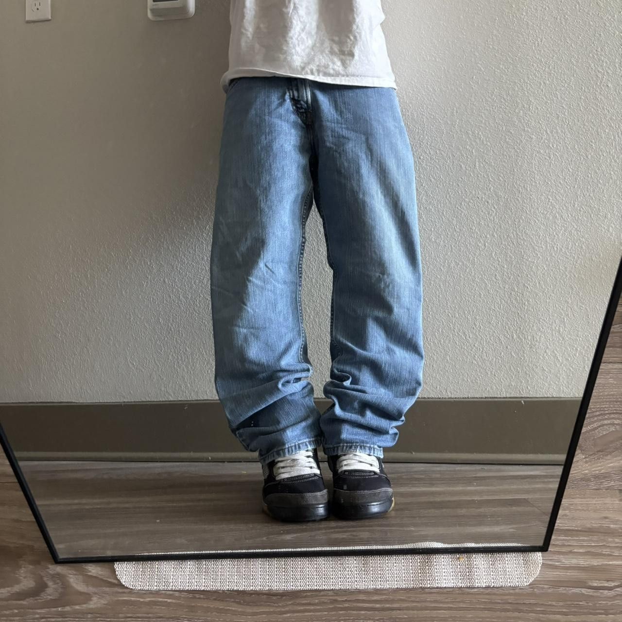 Levi's Crazy Vintage Y2K/2000s Light Wash Levis Essential Denim Jeans! 31x30 Size US 31 - 1 Thumbnail