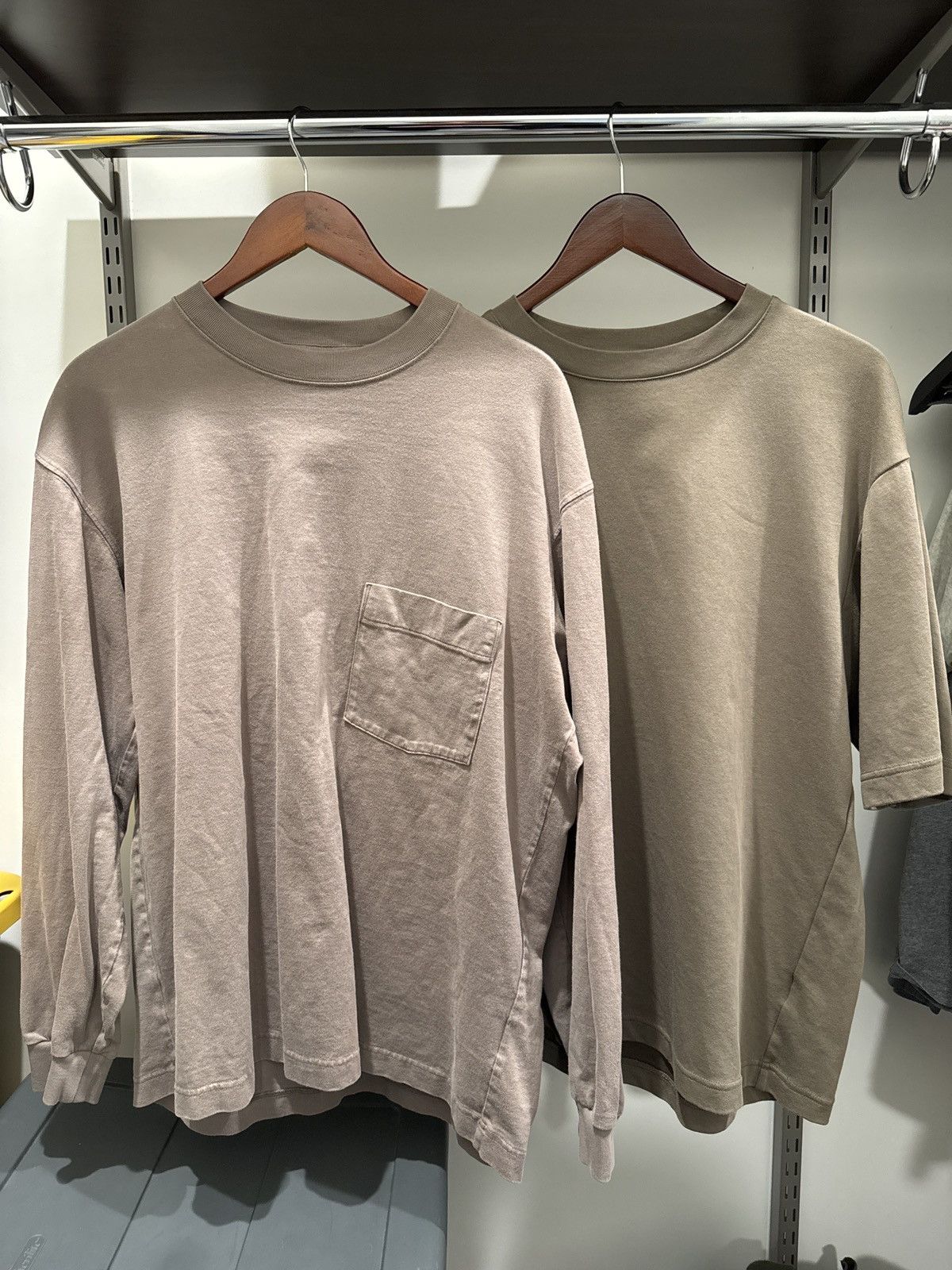 Uniqlo Uniqlo U long sleeve and short sleeve Tshirt Size US L / EU 52-54 / 3 - 1 Preview