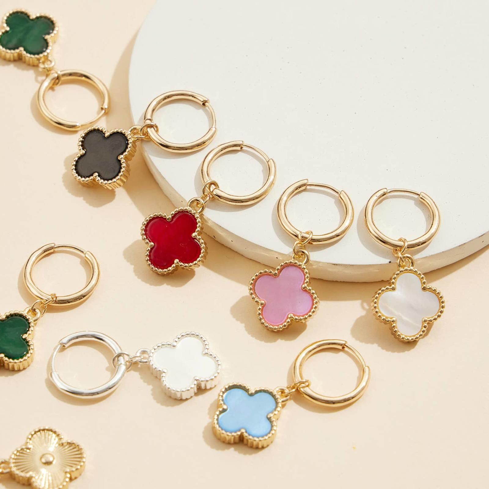 Other Flower Shape Shell Charm Hoop Earrings Size ONE SIZE - 8 Thumbnail