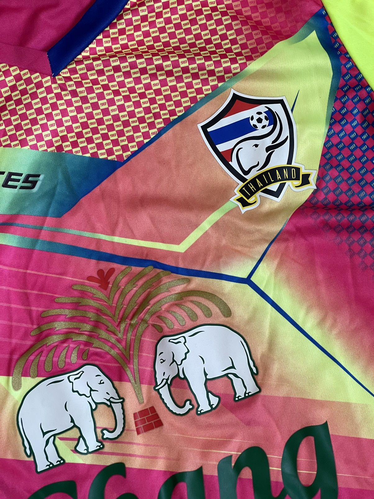 Vintage 90 minutes Thailand 🇹🇭 soccer jersey multicolour Size US M / EU 48-50 / 2 - 6 Thumbnail