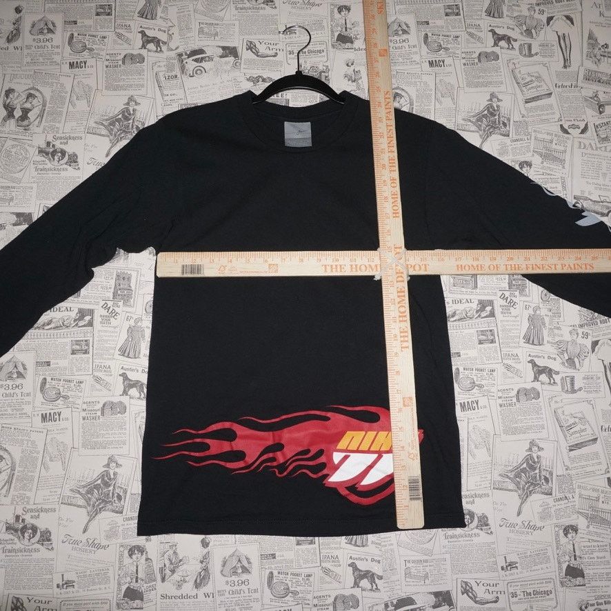 Nike Medium - Vintage Y2K nike flame 2000s gray tag youth t-shirt Size US M / EU 48-50 / 2 - 3 Thumbnail