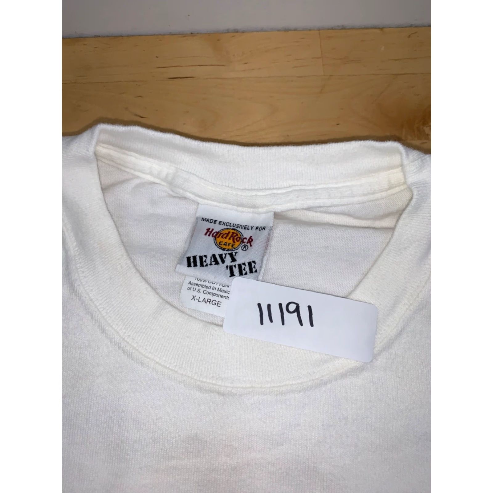 Hard Rock Cafe VINTAGE Hard Rock Cafe Heavy Tee Mens XL White Cayman Islands Ocean Fish 11191 Shirt Mens XL White Ocean Fish 90s Size US XL / EU 56 / 4 - 3 Thumbnail