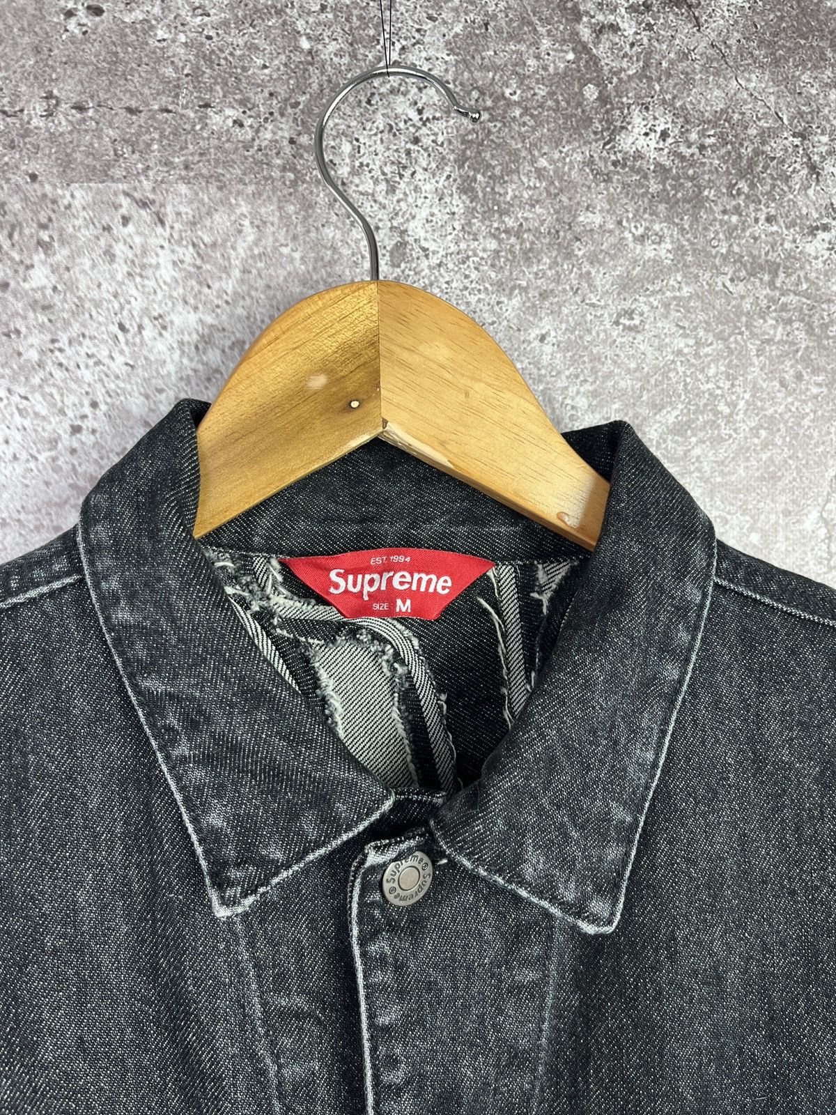 Supreme Supreme Inset Logo Denim Trucker Jacket 'Black' Size US M / EU 48-50 / 2 - 2 Thumbnail