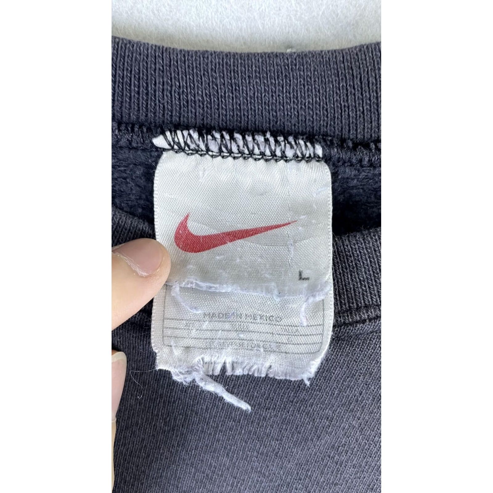 Nike VINTAGE Nike Sweatshirt Mens Large Gray Crewneck Pullover Fleece Swoosh Logo Size US L / EU 52-54 / 3 - 5 Thumbnail