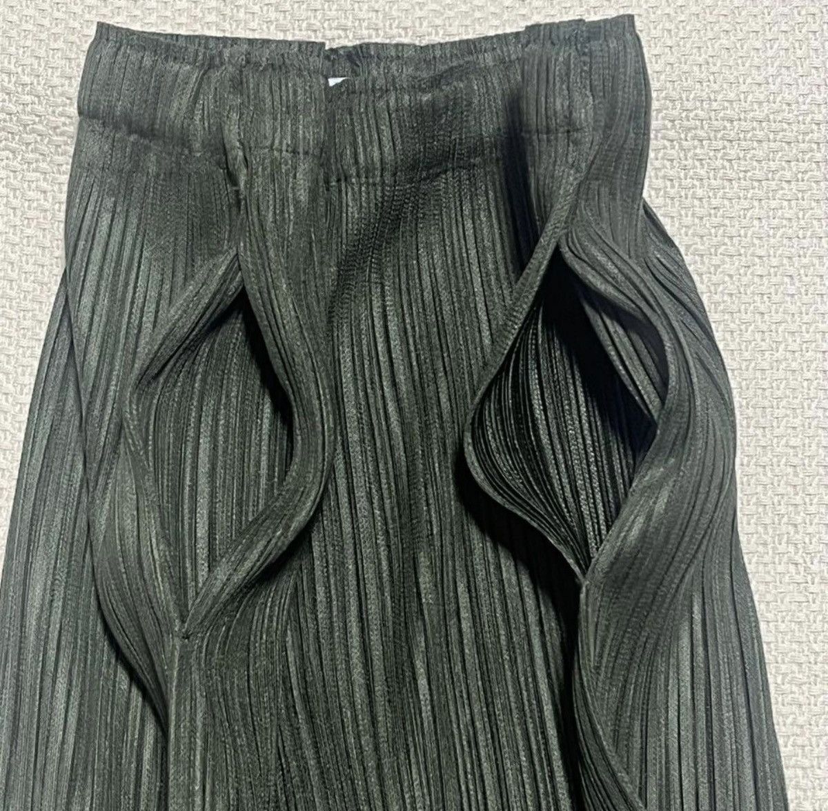 Pleats Please Issey Miyake PLEATS PLEASE Issey Miyake Cropped Pants Size 26" / US 2 / IT 38 - 2 Thumbnail