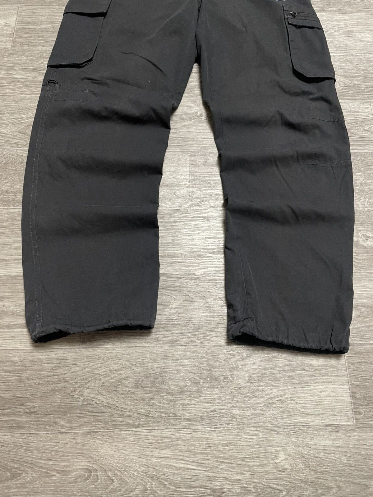 Nike Vintage Nike Black Cargo Parachute Pants Y2K Streetwear Size US 32 / EU 48 - 4 Thumbnail