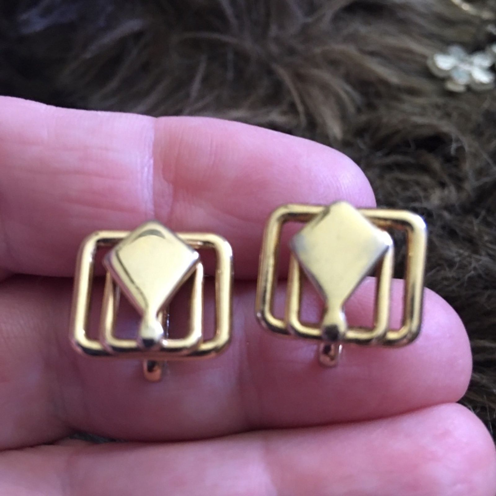 Vintage Vintage 50s gold tone screw back clip earrings Size ONE SIZE - 4 Thumbnail