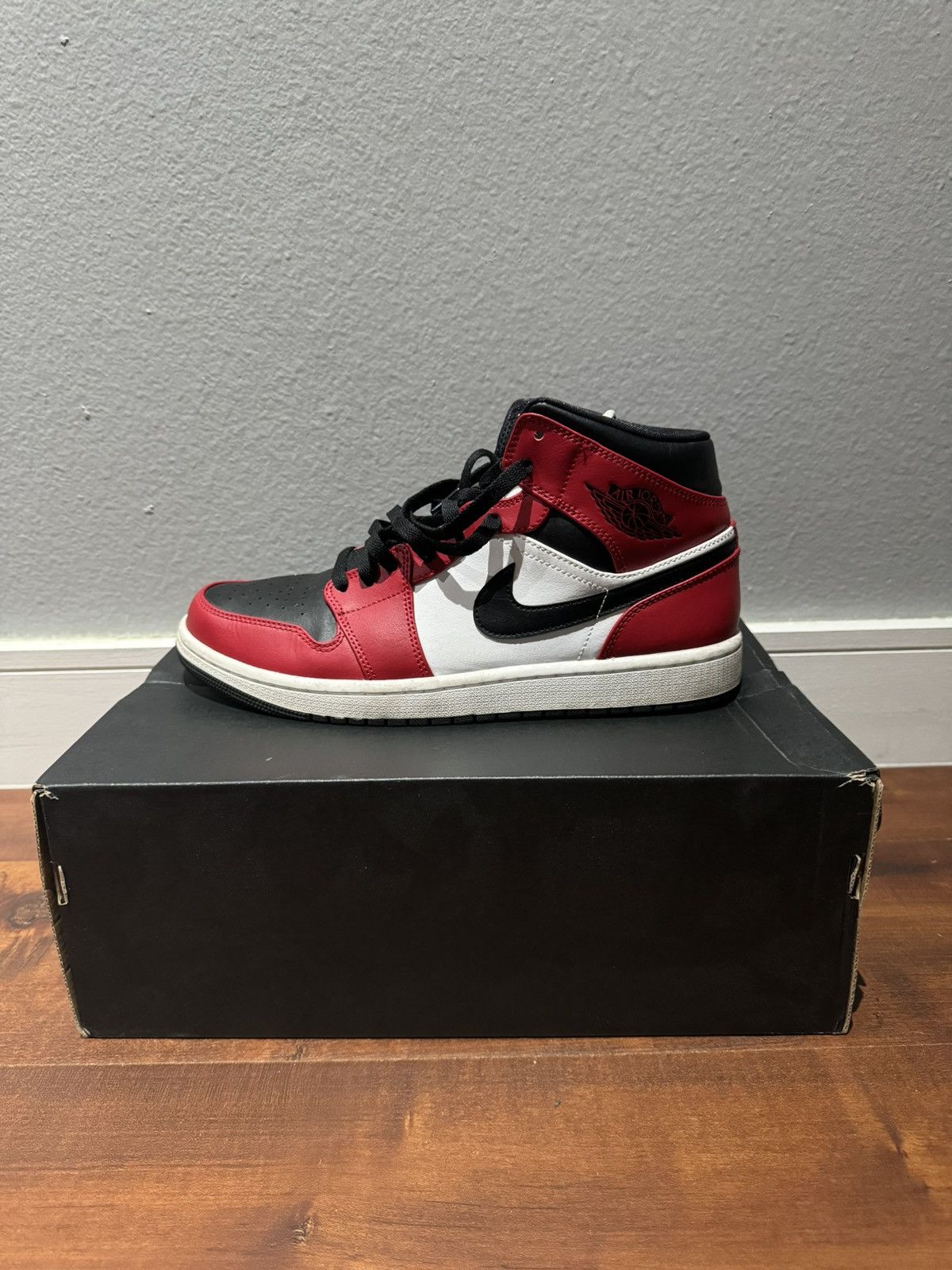 Jordan Brand Jordan 1 Mid Chicago Toe Size US 10.5 / EU 43-44 - 6 Thumbnail