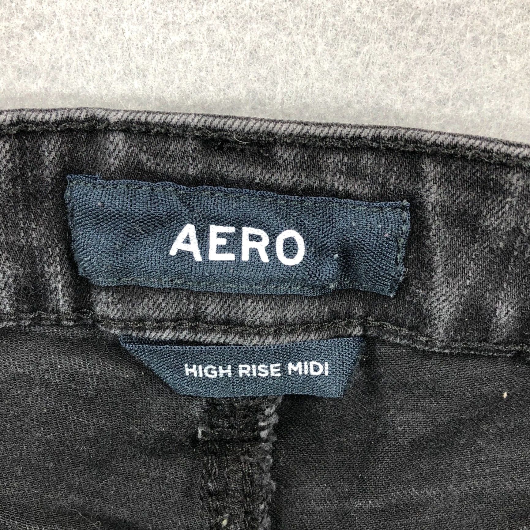 Vintage Aero Shorts Women 6 Black Cut Off High Rise Midi Rolled Cuff Distressed Jorts Size 28" / US 6 / IT 42 - 3 Thumbnail