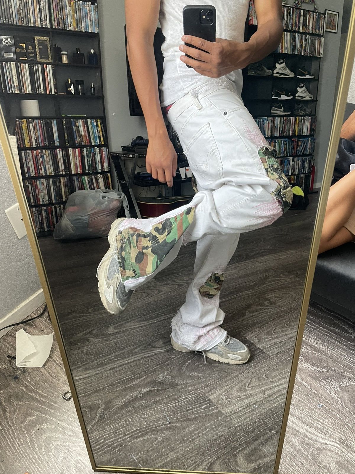 Levi's Custom 1of1 White X Camo flared Jeans Size US 33 - 8 Thumbnail