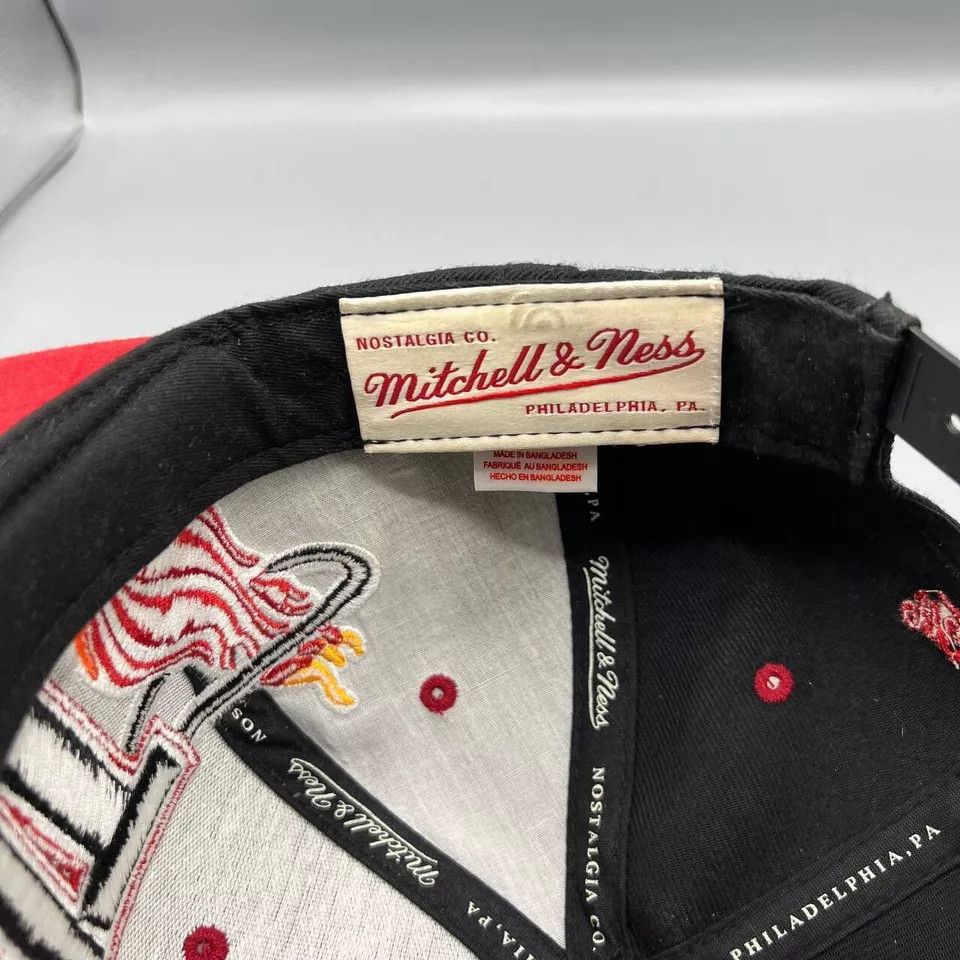 Mitchell & Ness Miami Heat Hat Men Mitchell & Ness NBA Snap Back Cap Size ONE SIZE - 4 Thumbnail