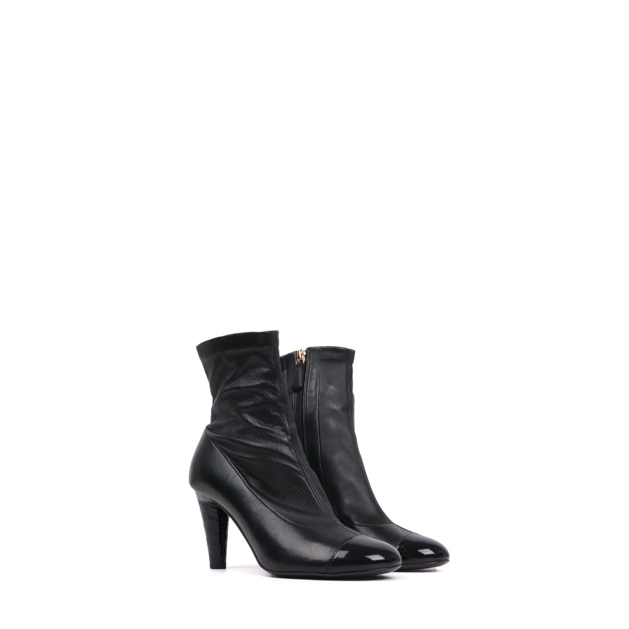 Chanel CHANEL - Chanel CC ankle boots in black leather (T37) Size US 6 / IT 36 - 1 Thumbnail