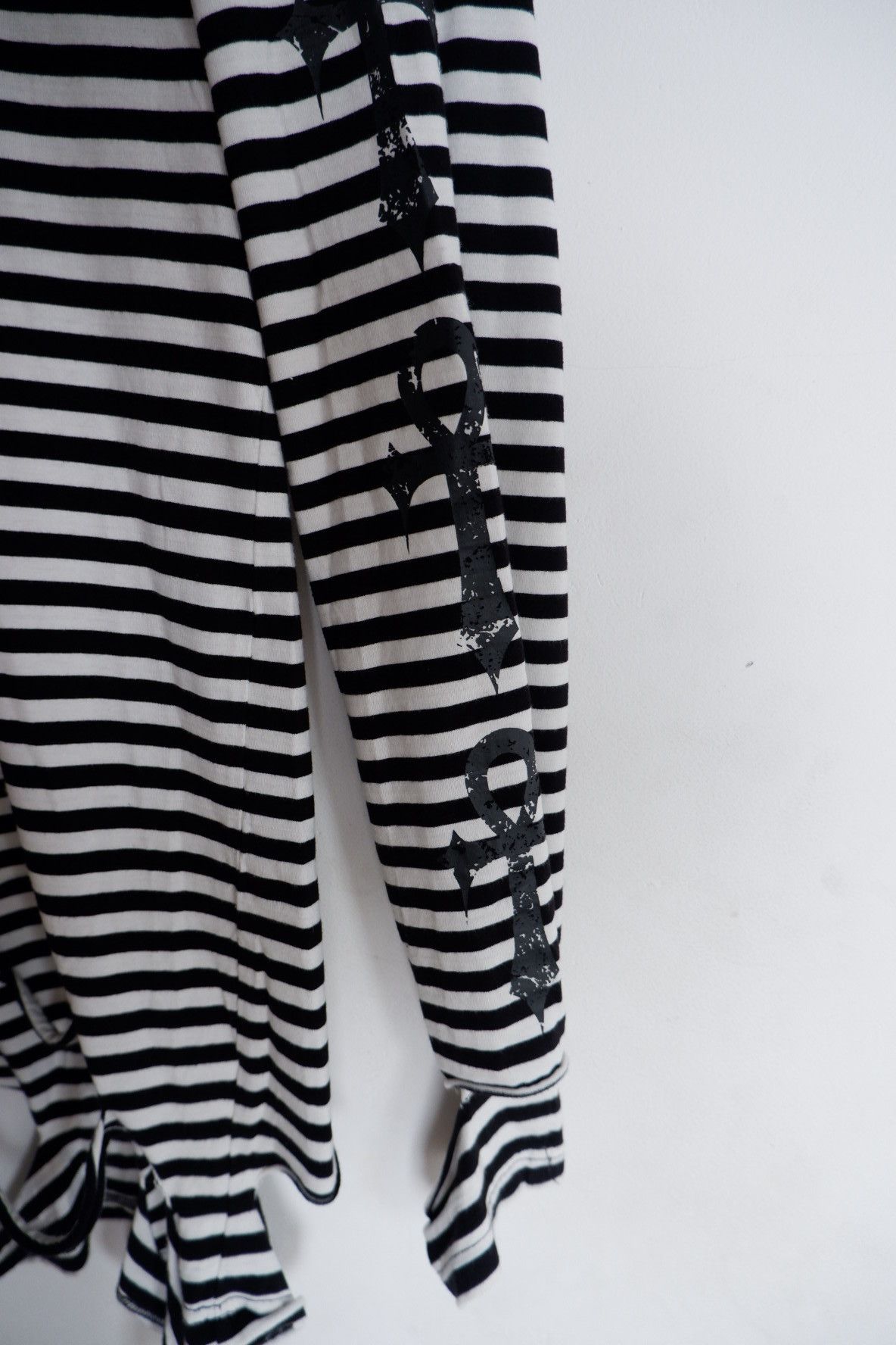 20471120 REFLEM -Cross Cut Distressed Long Sleeve Size US XL / EU 56 / 4 - 5 Thumbnail