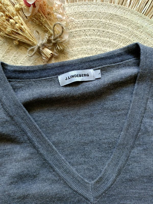 J.Lindeberg Gray sweater v-neck merino wool J.Lindeberg size L Size US L / EU 52-54 / 3 - 4 Thumbnail