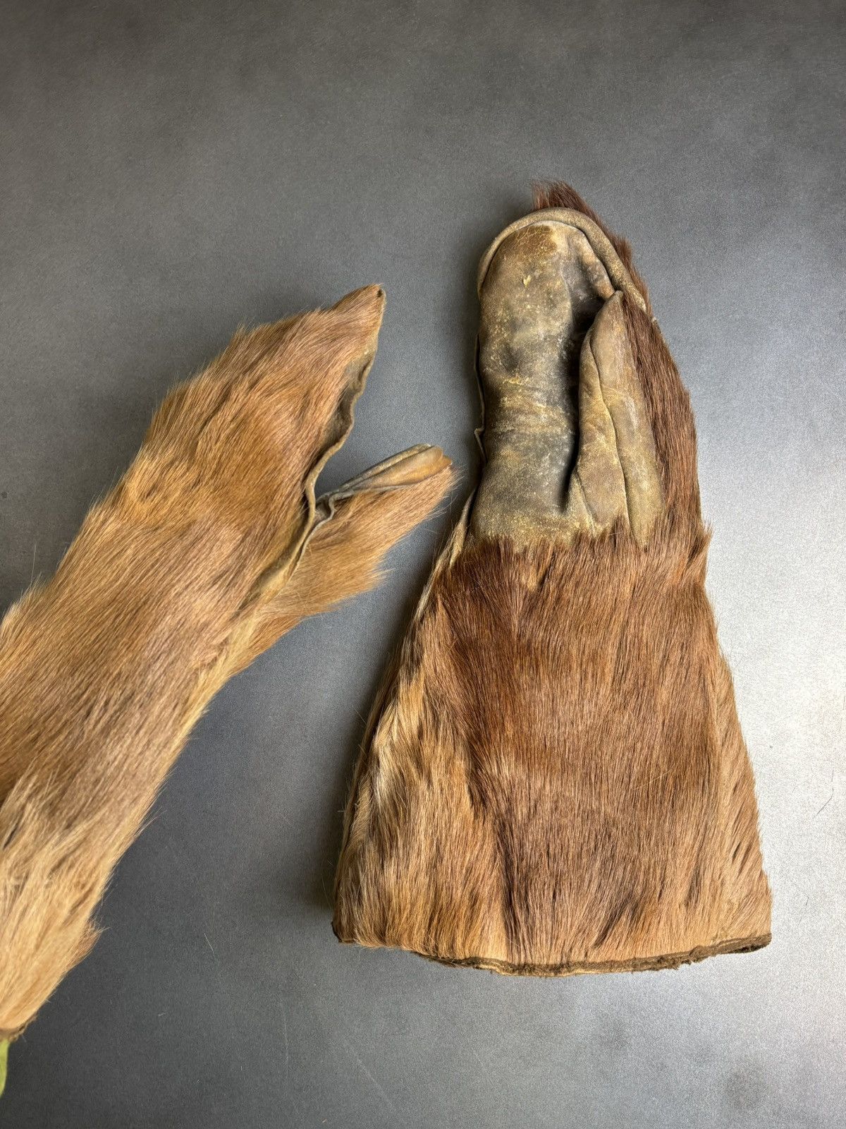Vintage Antique Bear Fur Gauntlets Vintage Bearskin Mittens WW1 WW2 Size ONE SIZE - 1 Thumbnail